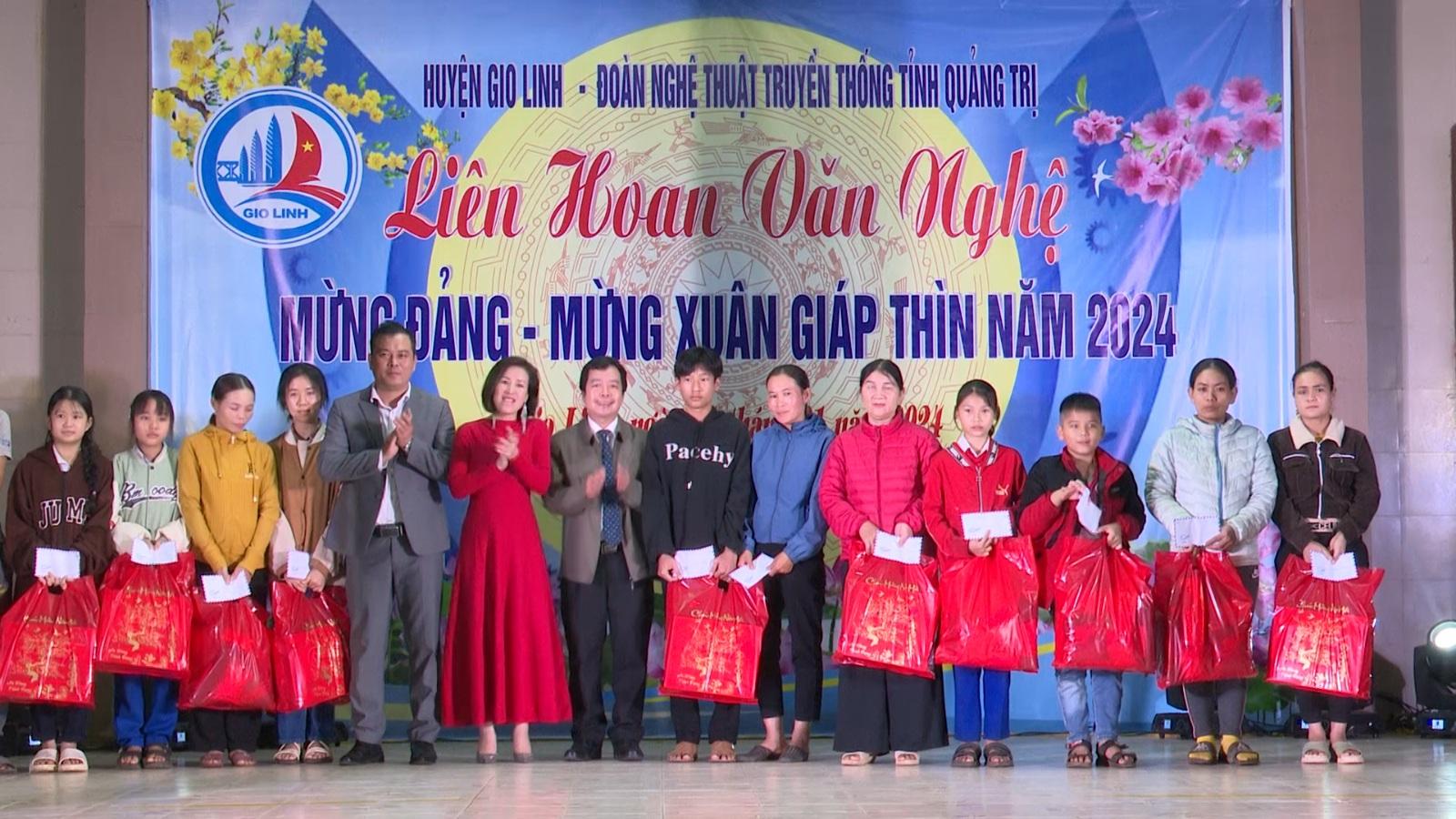 Trung tâm VHTT & TDTT huyện Gio Linh phối hợp Đoàn nghệ thuật truyền thống tỉnh Quảng Trị tổ chức...